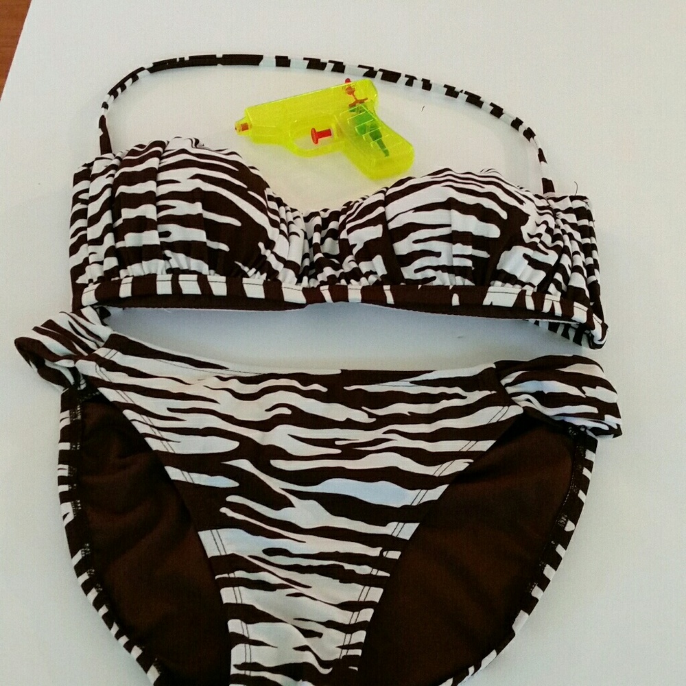 Mossimo 2 piece zibra